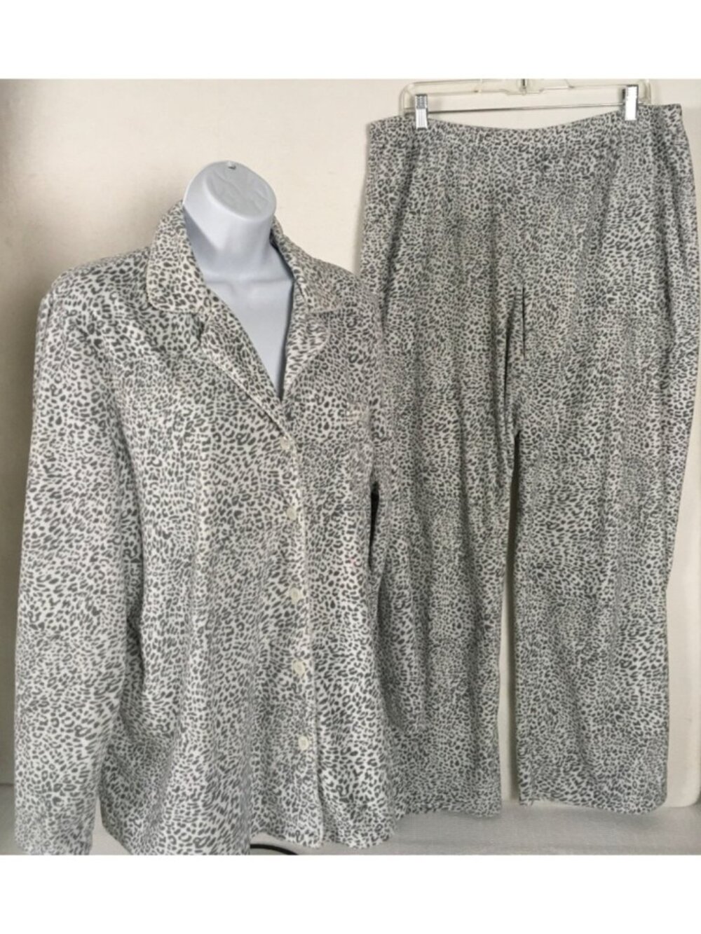Croft n Barrow 2 Piece Pajama Set Size XL White Gray Leopard Print 1 Pocket